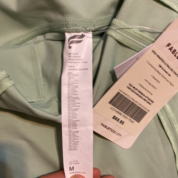 Fabletics medium green leggings - Picture 4 of 4